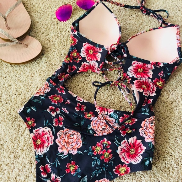 Shade & Shore Twist Front Light Lift One Piece - Picture 4 of 8